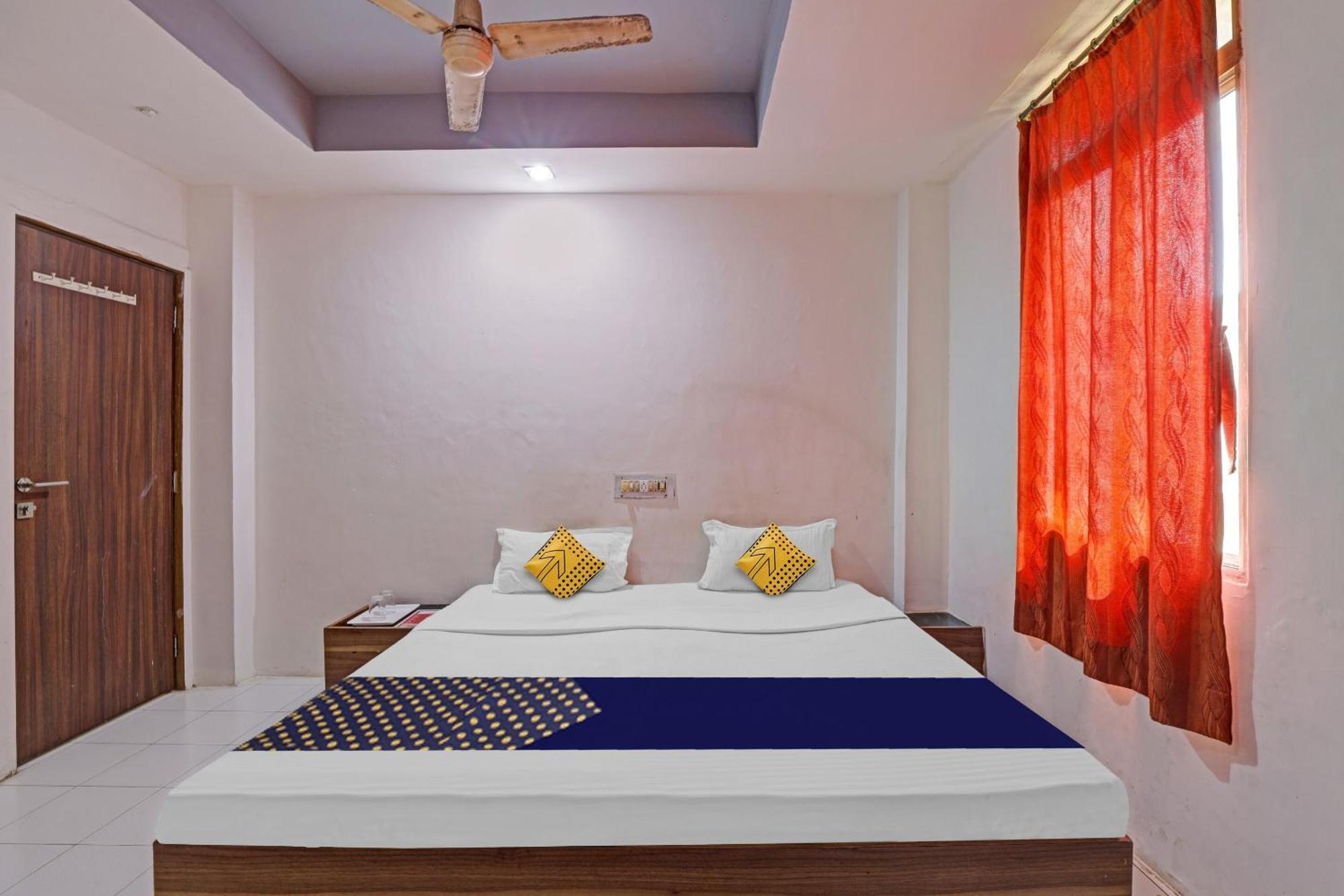 Oyo Flagship 80463 Hotel Mini Palace Вадодара Экстерьер фото