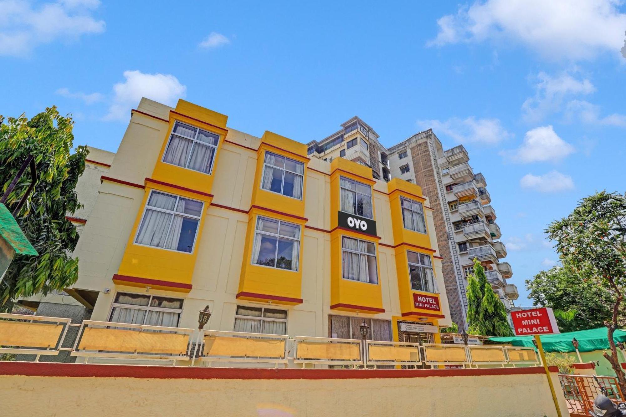 Oyo Flagship 80463 Hotel Mini Palace Вадодара Экстерьер фото