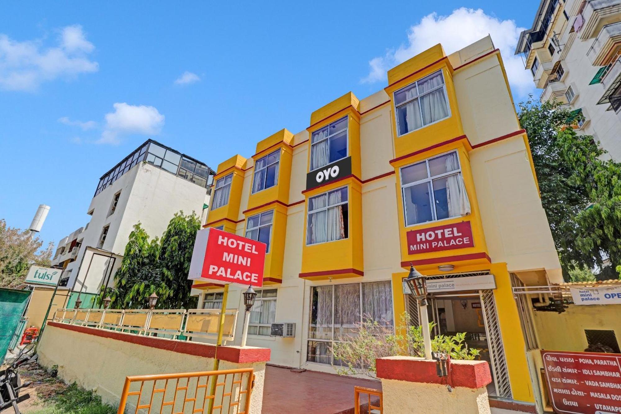 Oyo Flagship 80463 Hotel Mini Palace Вадодара Экстерьер фото
